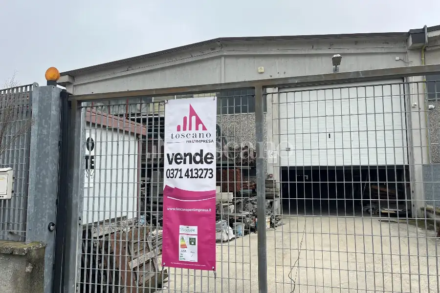 Capannone in vendita di 1000 mq a €400,000 (rif. TS0054VE.A)