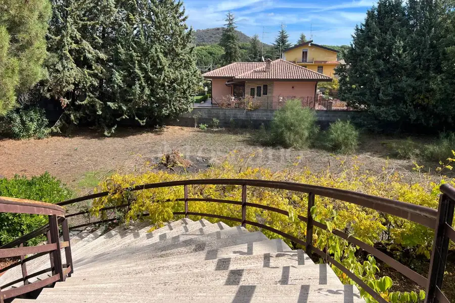Villa in vendita di 396 mq a €445.000 (rif. 168/2025)