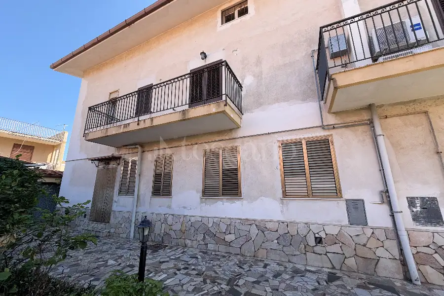 Villa Plurifamiliare in vendita di 400 mq a €399.000 (rif. 137/2026)
