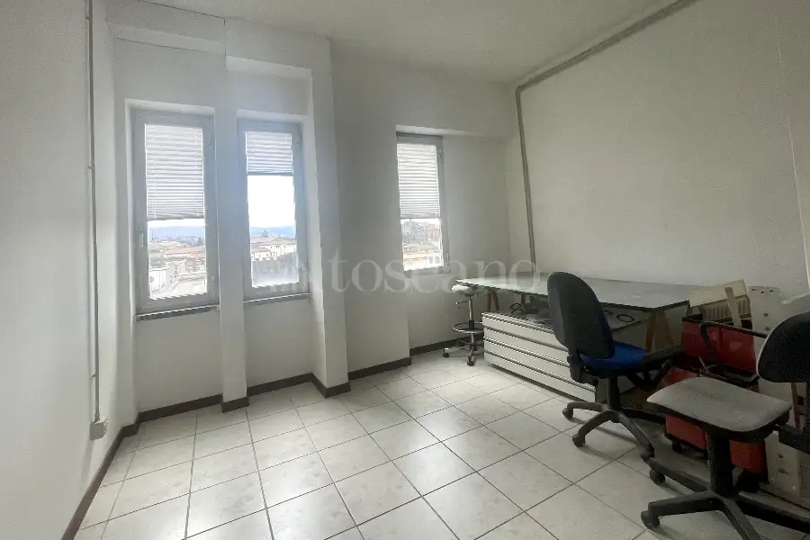 Ufficio in affitto di 90 mq a €400 (rif. 36/2025)