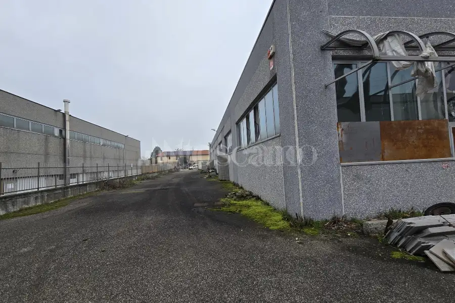 Capannone in vendita di 3500 mq a €1,693,000 (rif. IR0001VE)