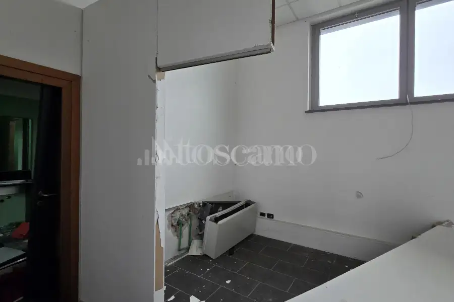 Capannone in vendita di 3500 mq a €1,693,000 (rif. IR0001VE)