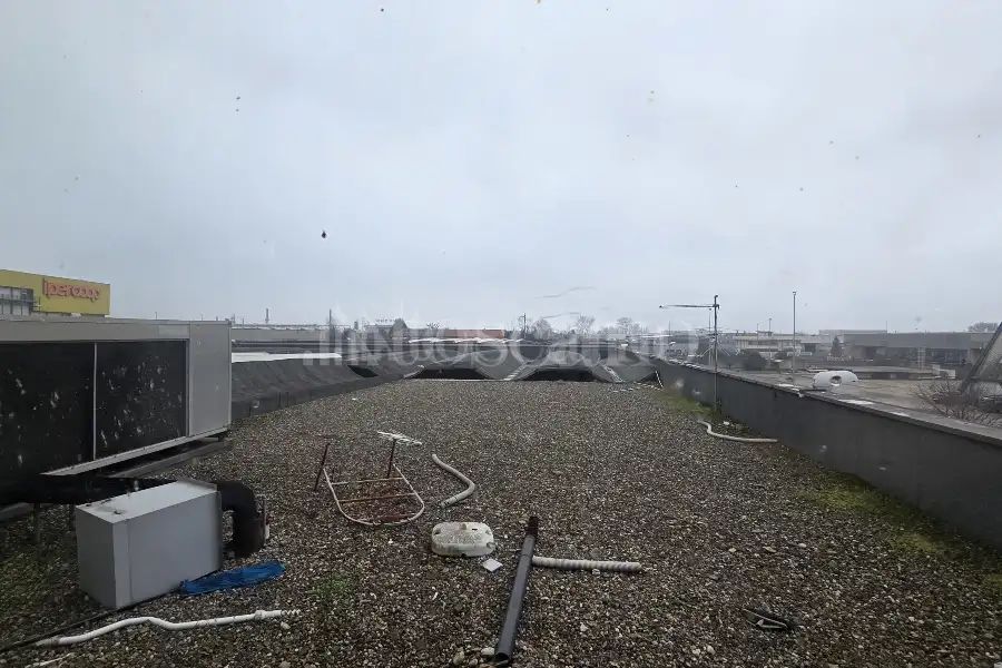 Capannone in vendita di 3500 mq a €1,693,000 (rif. IR0001VE)