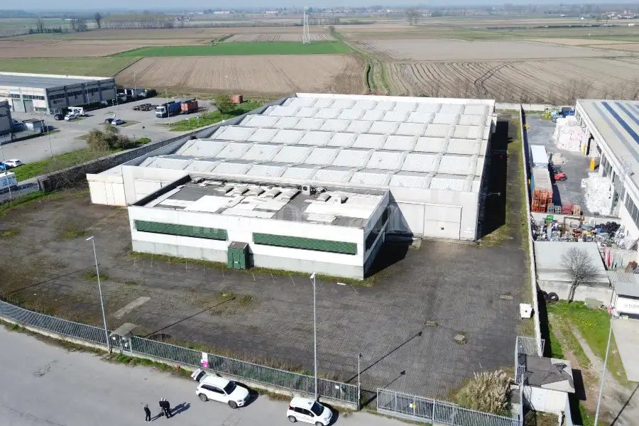 Capannone in vendita di 3740 mq a €1,785,000 (rif. IR0002VE)