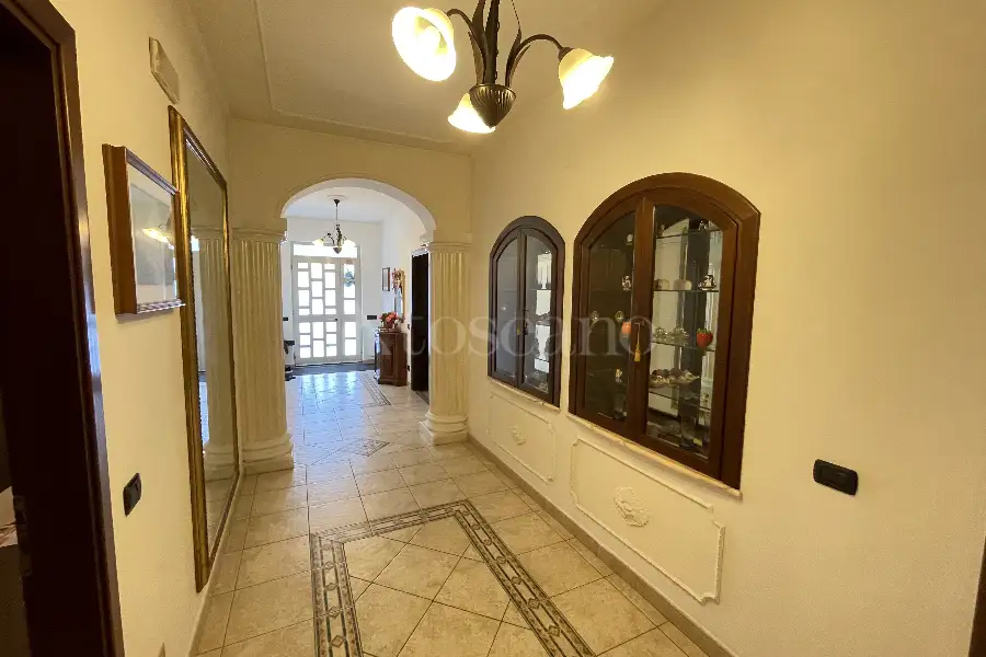 Casa Indipendente in vendita di 382 mq a €450.000 (rif. 2/2026)