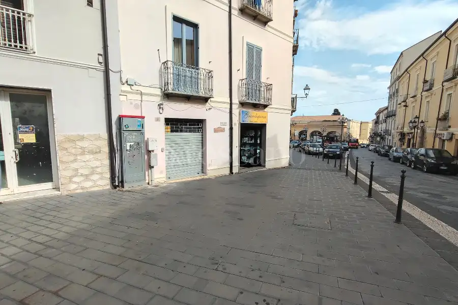 Negozio in affitto di 52 mq a €550 (rif. 84/2026)