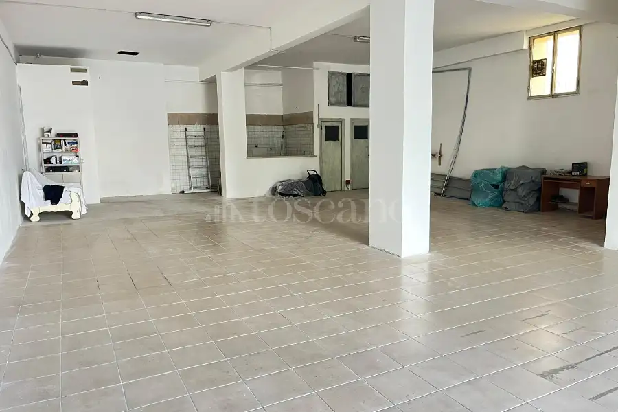 Box in vendita di 140 mq a €115.000 (rif. 25/2026)