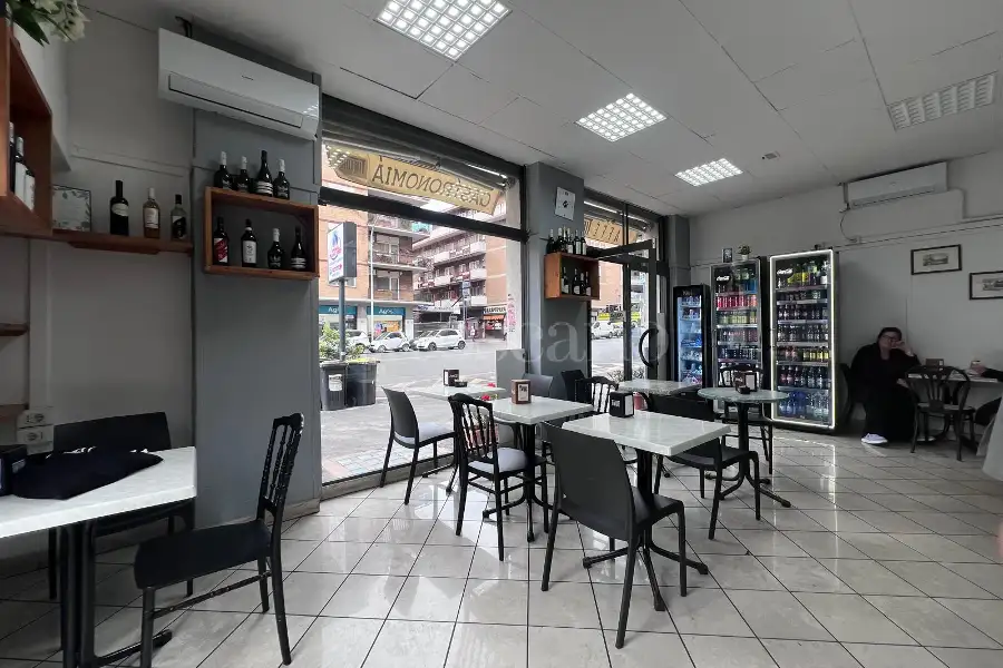 Negozio in vendita di 52 mq a €419.000 (rif. 6/2026)