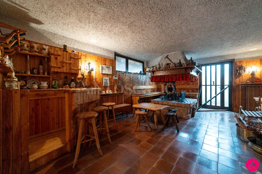 Casa Indipendente in vendita di 370 mq a €380.000 (rif. 8/2026)