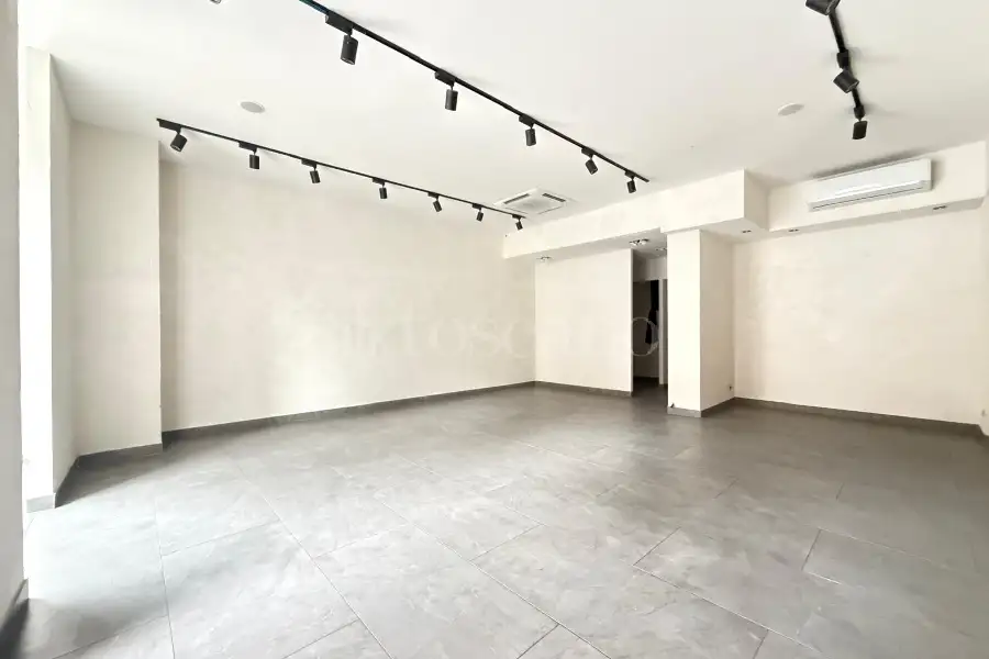 Negozio in affitto di 86 mq a €4.600 (rif. 10/2026)