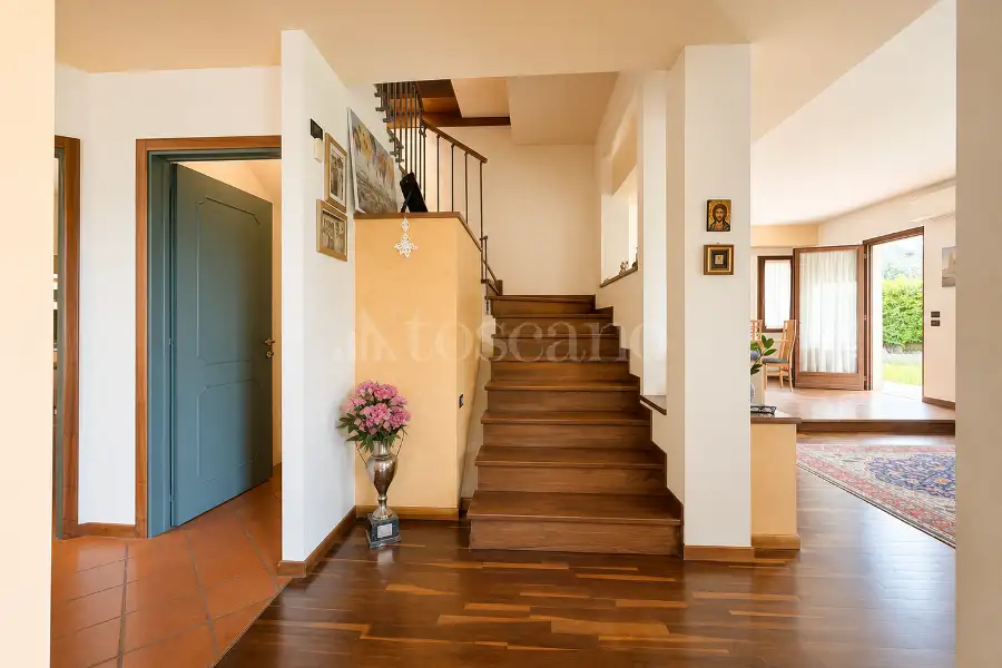 Villa in vendita di 300 mq a €1.600.000 (rif. 12/2026)
