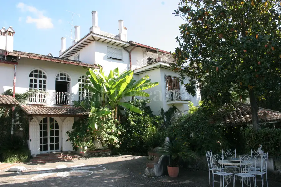 Villa in vendita di 1.500 mq a €1.950.000 (rif. 125/2025)