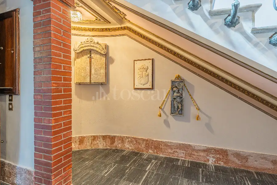 Villa in vendita di 1.200 mq a €4.250.000 (rif. 61/2026)