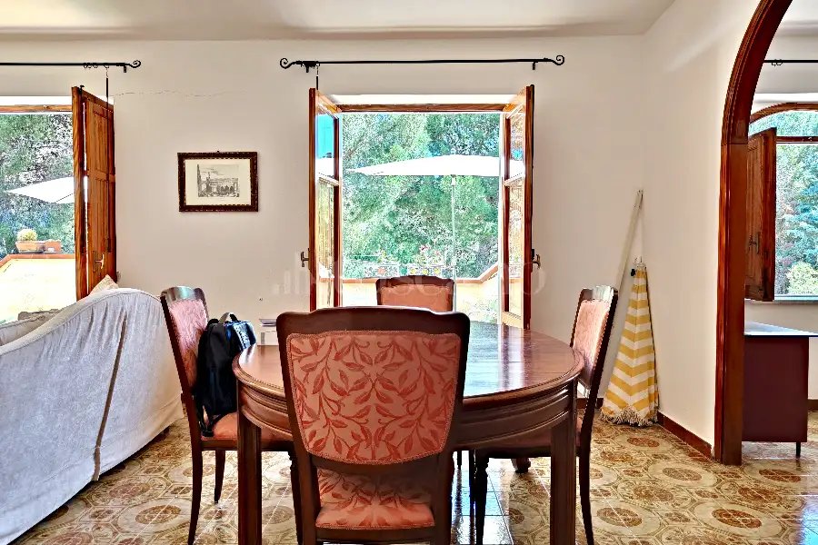 Villa in vendita di 500 mq a €255.000 (rif. 41/2026)