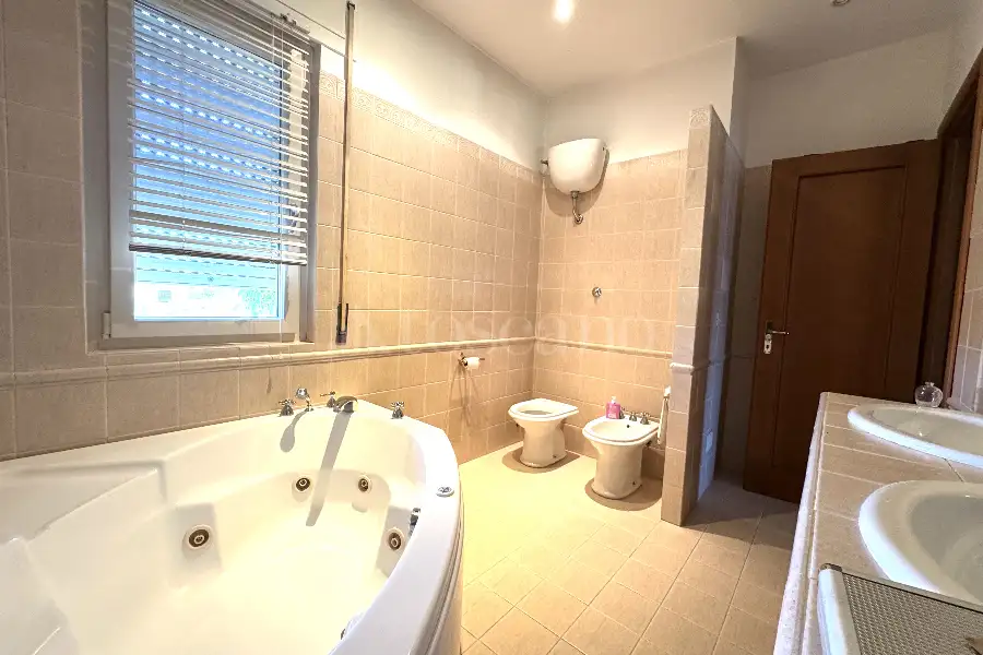 Villa in vendita di 350 mq a €475.000 (rif. 15/2025)