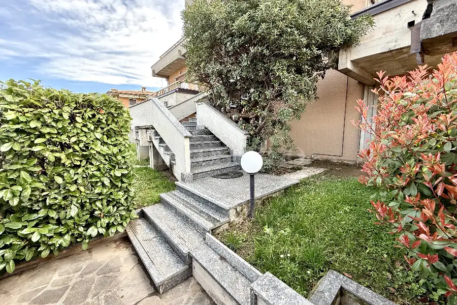 Villa Bifamiliare in vendita di 260 mq a €330.000 (rif. 9/2025)