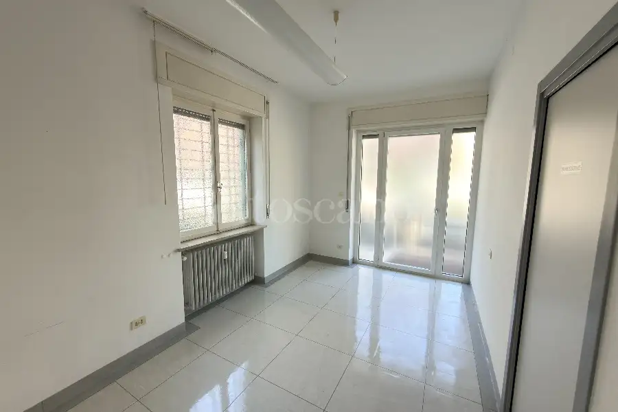Negozio in affitto di 100 mq a €1.600 (rif. 13/2026)