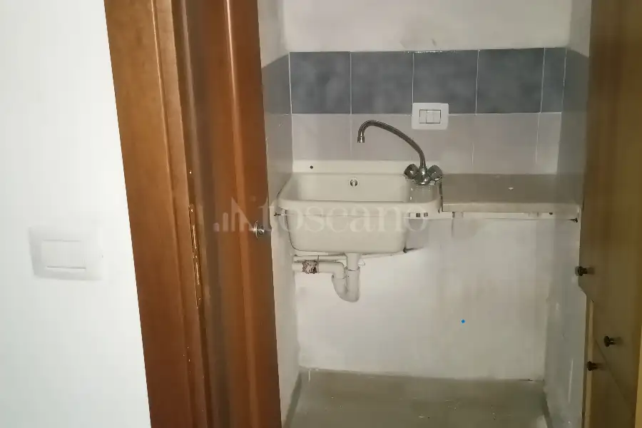 Laboratorio in affitto di 90 mq a €410 (rif. 4/2026)