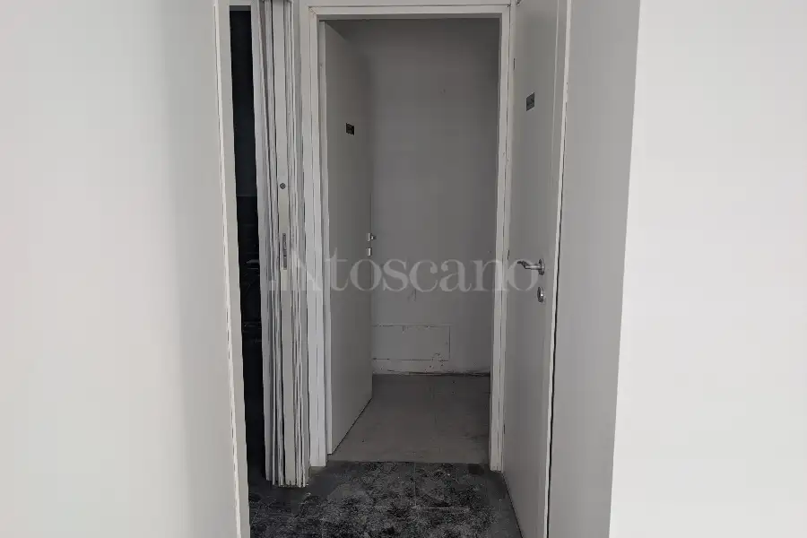 Negozio in affitto di 110 mq a €3.400 (rif. 11/2026)