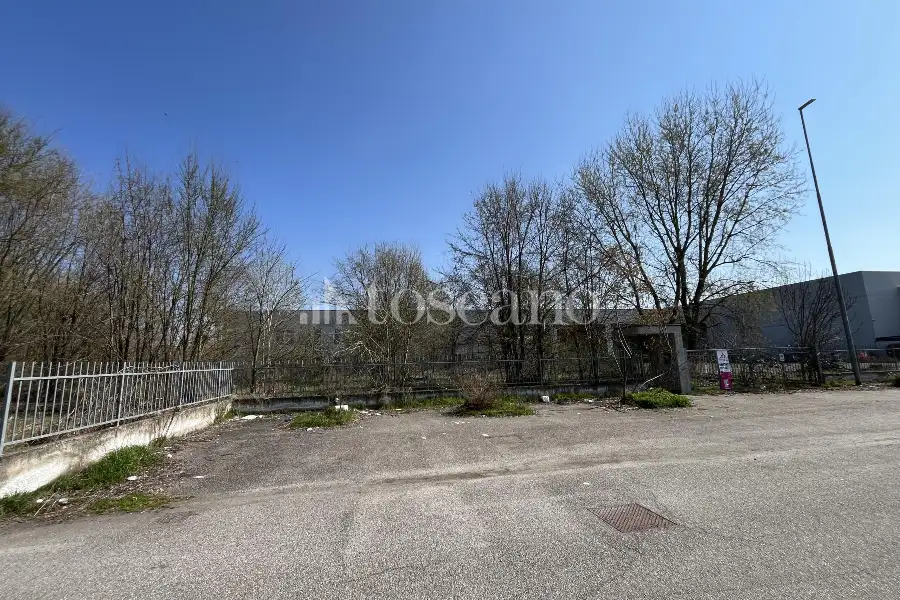 Capannone in vendita di 2780 mq a €680,000 (rif. BL6148VE)