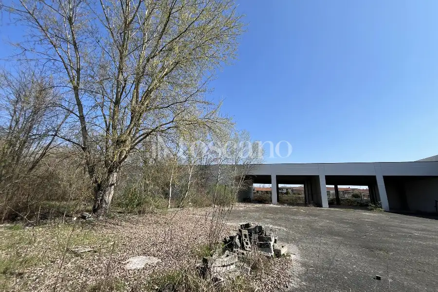 Capannone in vendita di 2780 mq a €680,000 (rif. BL6148VE)