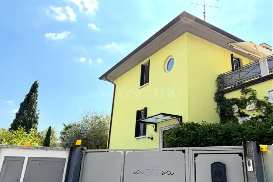 Casa Indipendente in vendita di 200 mq a €570.000 (rif. 32/2026)