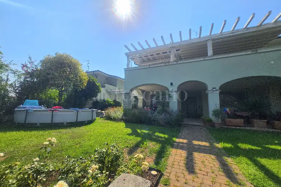 Villa in vendita di 250 mq a €710.000 (rif. 54/2026)