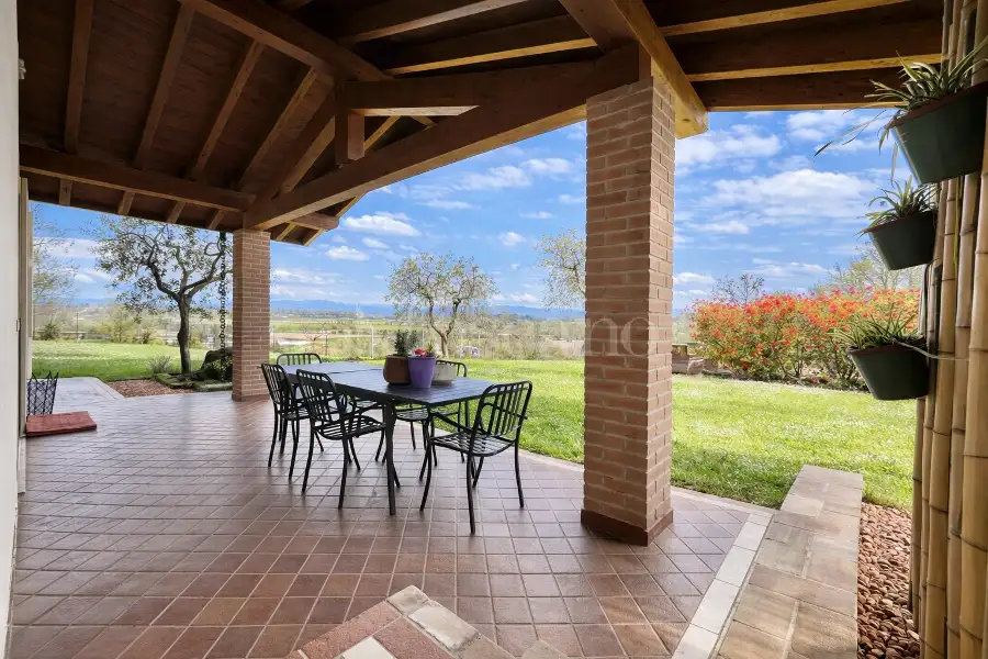 Villa in vendita di 630 mq trattativa riservata (rif. 8/2026)