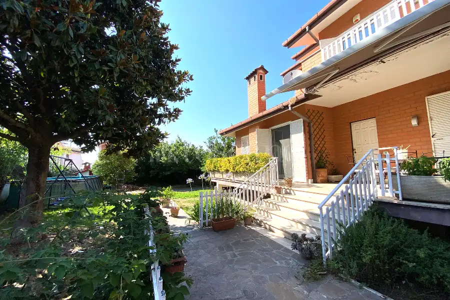 Villa Bifamiliare in vendita di 220 mq a €665.000 (rif. 44/2025)