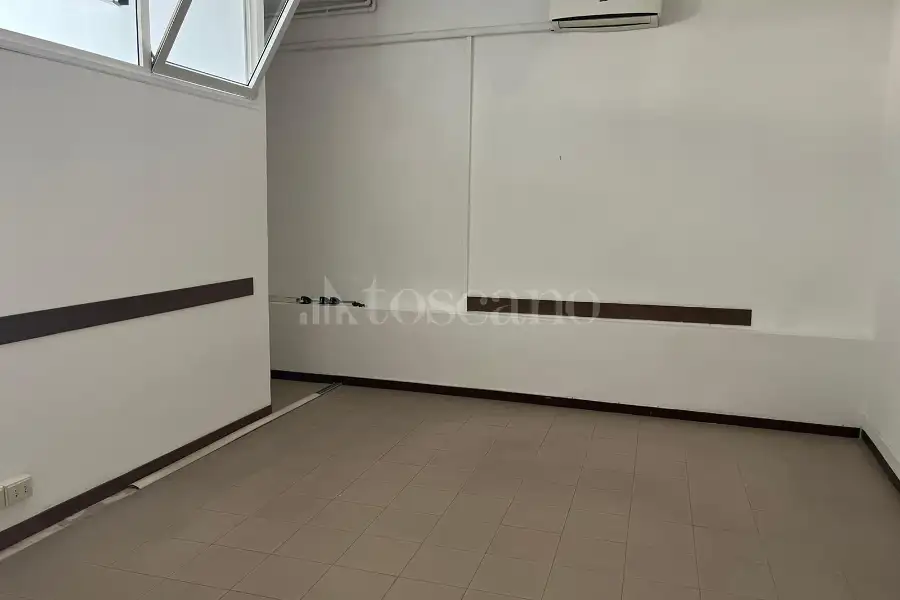 Ufficio in affitto di 115 mq a €600 (rif. 32/2026)