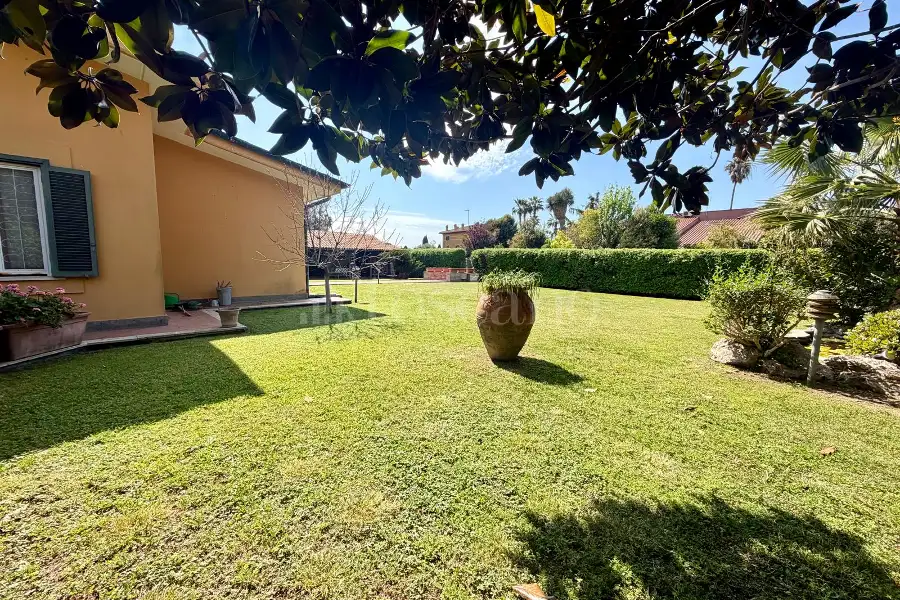 Villa Bifamiliare in vendita di 260 mq a €649.000 (rif. 30/2026)