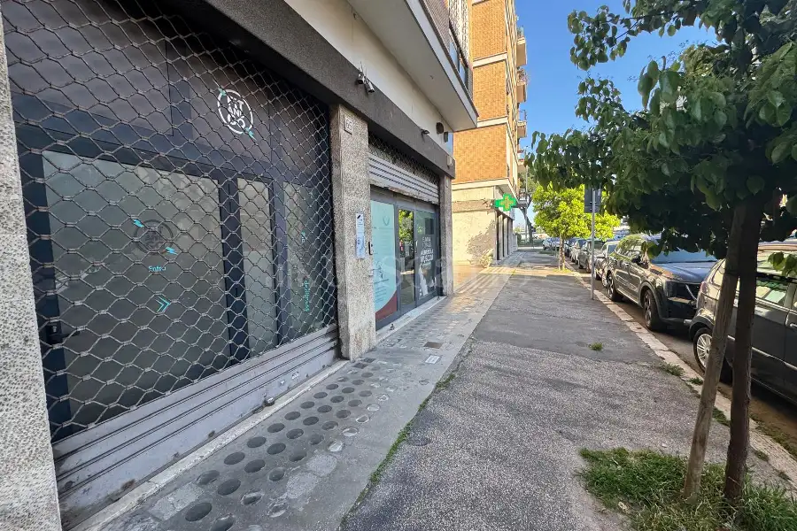 Negozio in affitto di 104 mq a €4.000 (rif. 13/2026)