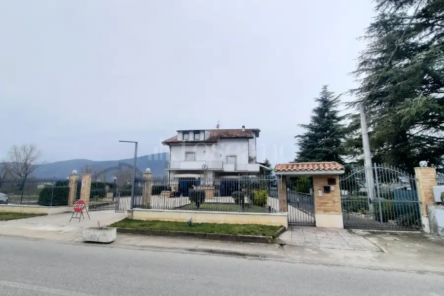 Villa Plurifamiliare in vendita di 800 mq a €795.000 (rif. 6/2025)