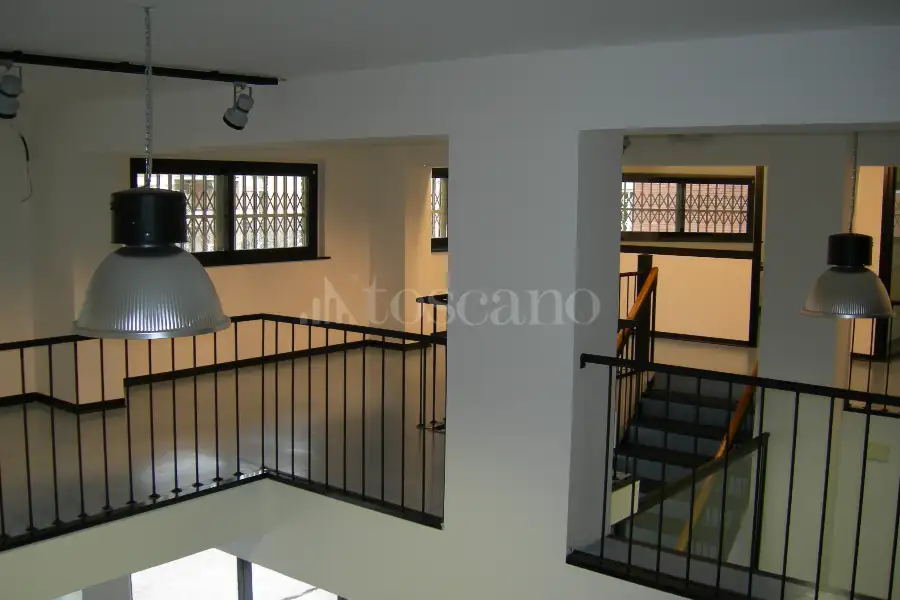 Negozio in vendita di 350 mq a €339.000 (rif. 6/2026)