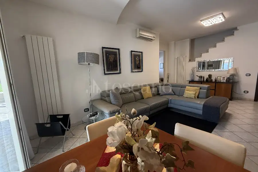 Villa Bifamiliare in vendita di 200 mq a €499.000 (rif. 10/2025)