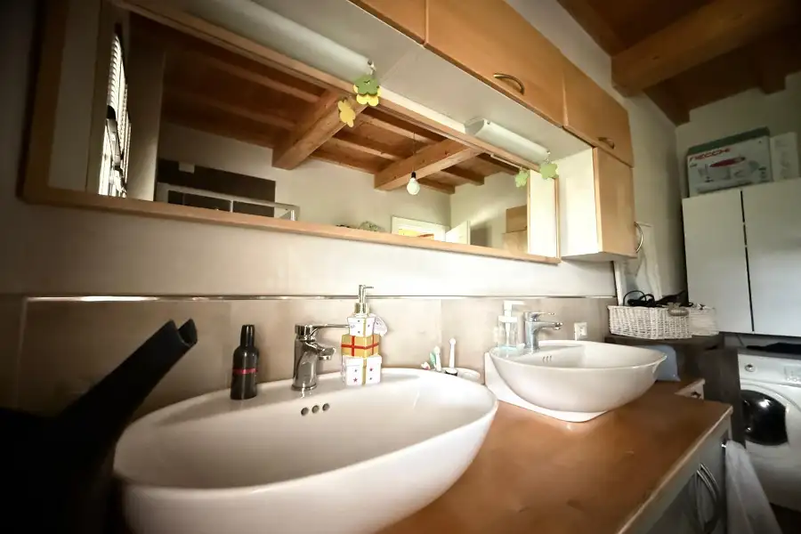 Casale in vendita di 300 mq a €990.000 (rif. 9/2026)