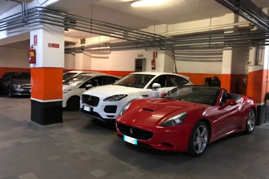 Garage in vendita di 800 mq a €6.990.000 (rif. 17/2026)