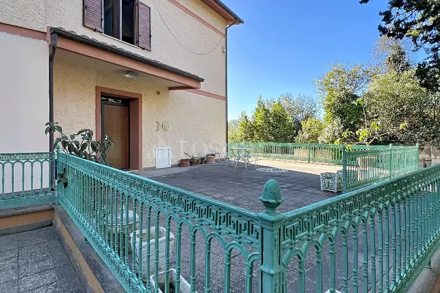 Villa in vendita di 630 mq a €670.000 (rif. 195/2025)