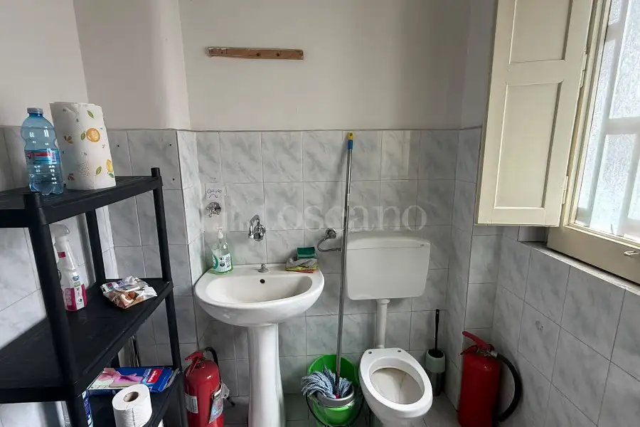 Negozio in affitto di 40 mq a €850 (rif. 107/2026)