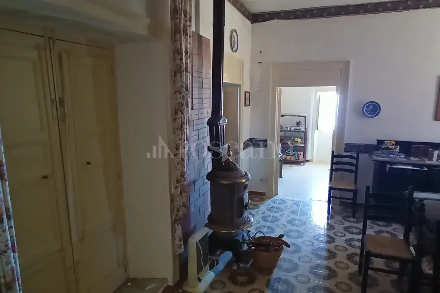 Casa in vendita di 480 mq a €450.000 (rif. 37/2026)