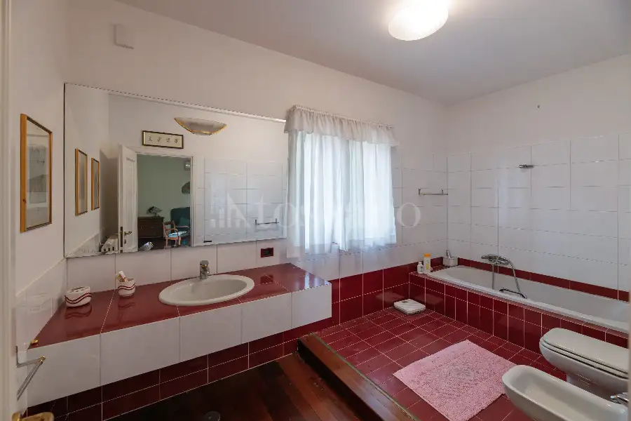 Villa Bifamiliare in vendita di 420 mq a €770.000 (rif. 16/2025)