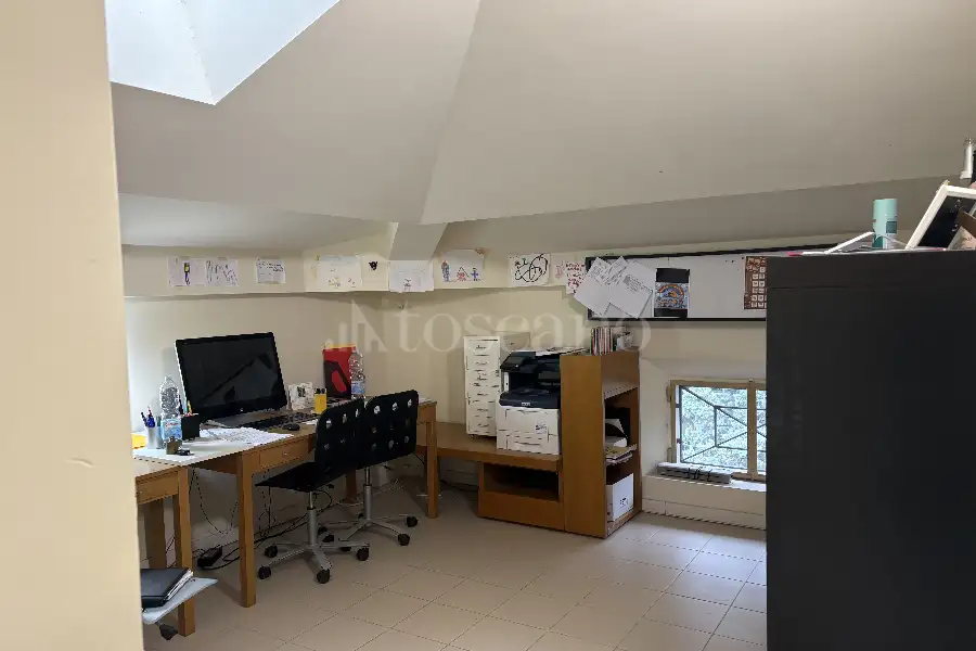Stabile Uso Ufficio in vendita di 470 mq a €620.000 (rif. 62/2025)