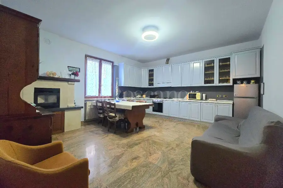 Villa in vendita di 550 mq a €970.000 (rif. 10/2026)