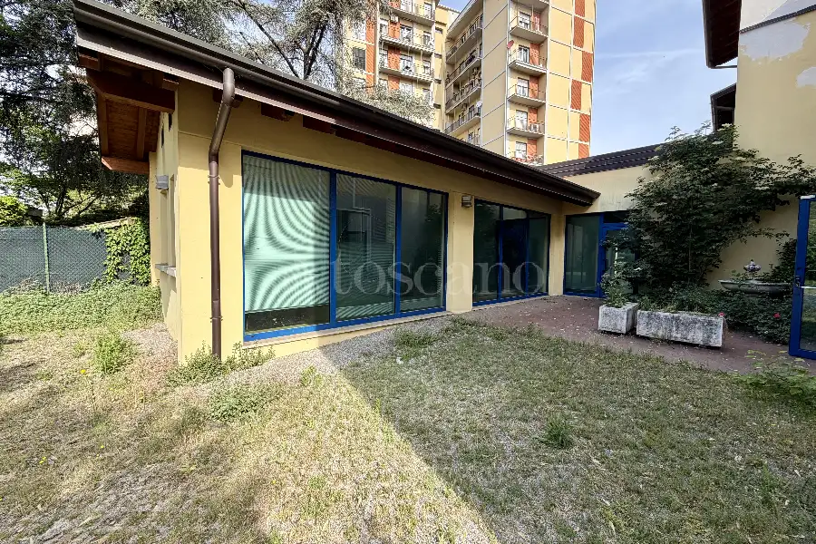 Palazzo in vendita di 365 mq a €650.000 (rif. 21/2026)