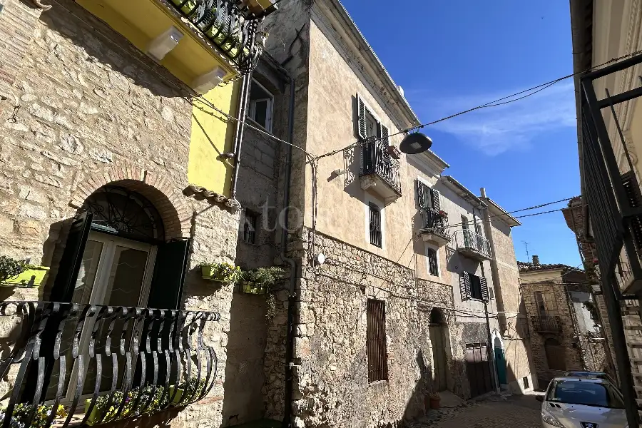 Palazzo in vendita di 200 mq a €165.000 (rif. 5/2026)