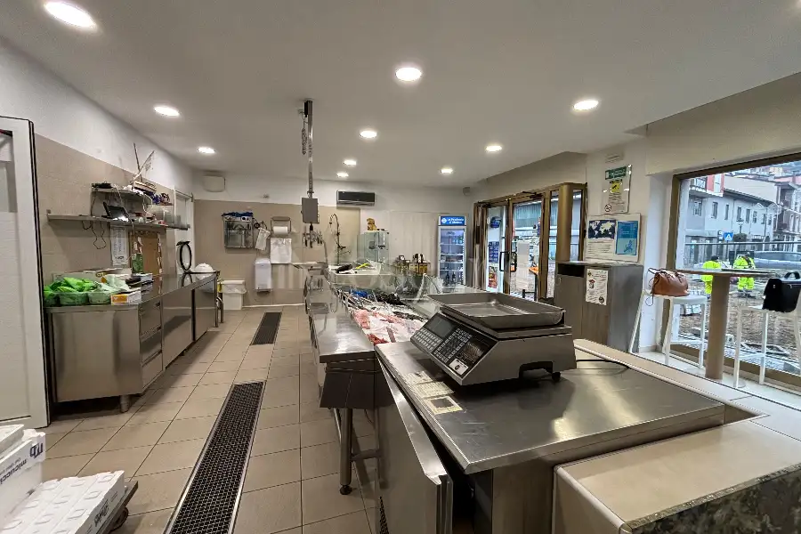 Negozio in vendita di 97 mq a €270.000 (rif. 22/2024)