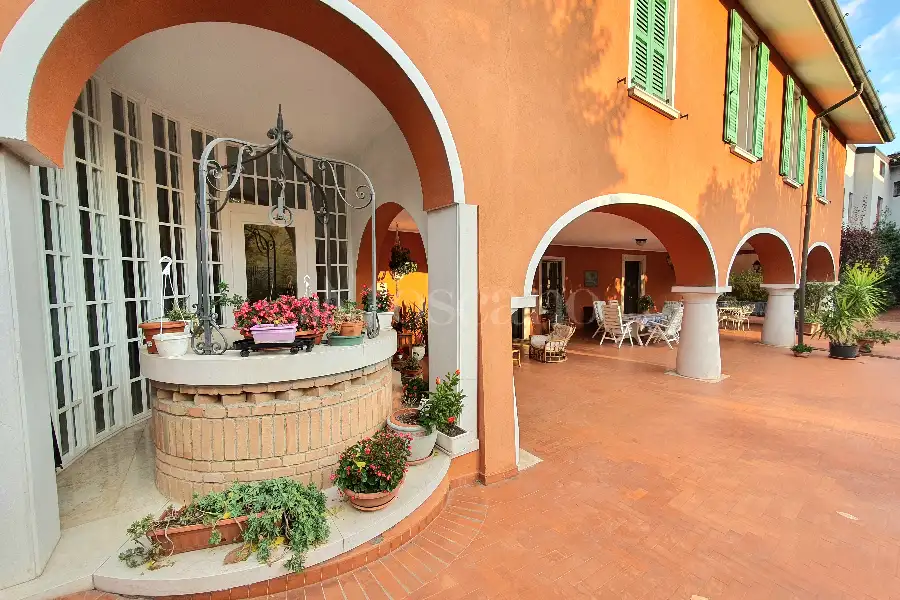 Villa Plurifamiliare in vendita di 400 mq a €399.000 (rif. 6/2025)