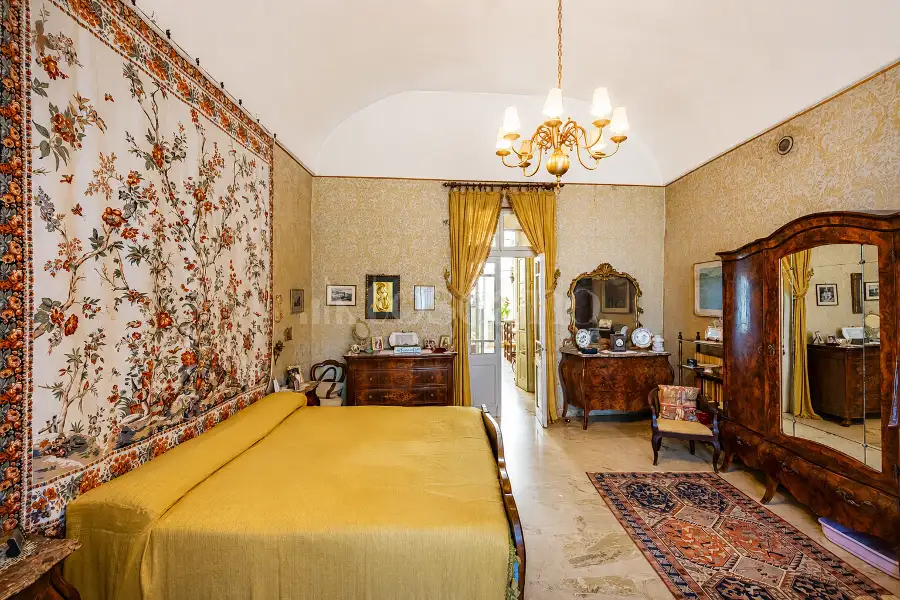 Casale in vendita di 1.000 mq a €1.150.000 (rif. 5/2026)