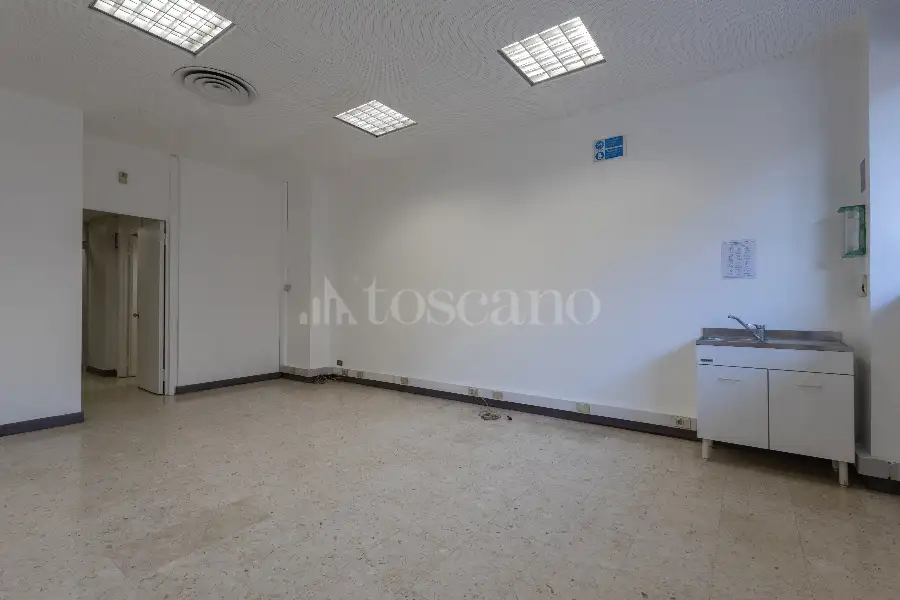 Ufficio in affitto di 255 mq a €6.000 (rif. 138/2025)