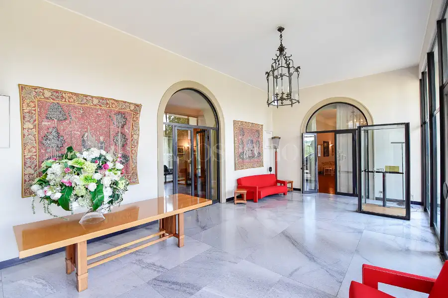 Albergo in vendita di 2.300 mq a €4.500.000 (rif. 39/2026)